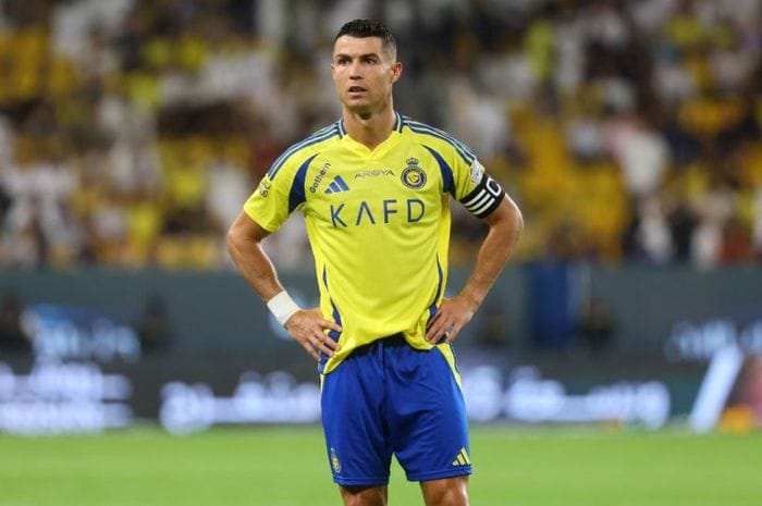Mengintip siapa saja 10 pemain sepak bola dengan gaji tertinggi 2025, termasuk Cristiano Ronaldo yang meraup hingga Rp4,5 triliun—bonus, kontrak, dan fakta menariknya!